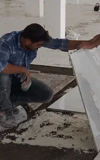 کاشی کار حرفه ای کاشی کاری بین کابینتی سرامیک کاری