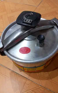 زود پز تمیز و استفاده نشده