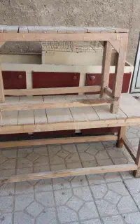 نیمکت چوبی