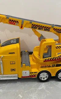 اسکوتر و جرثقیل اسباب بازی