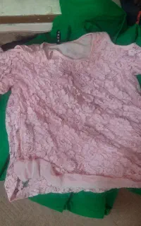 تعداد زیادی لباس