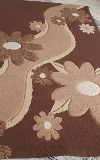 قالیچه فانتزی کارکرده ولی تمیز