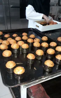 فروشنده نان و شیرینی