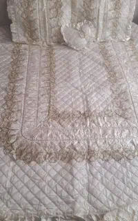 روی تختی دو نفره