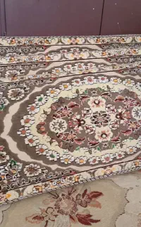 سه عدد پشتی فرش