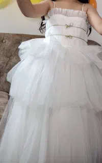 لباس عروس بچگانه 10 سال در حد نو