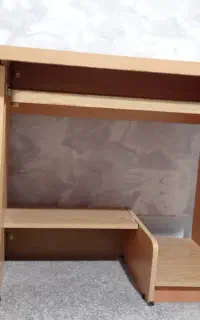 میز تحریر و کامپیوتر