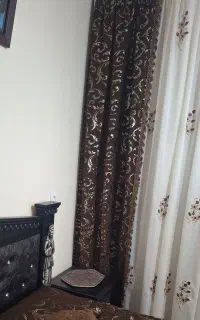 یک جفت والن پرده نو،برا عکس گرفتن رو پرده زدم