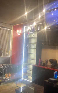 نیرو خانم کار در کافه