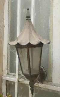 چراغ باغی حیاط یا پارکینگ