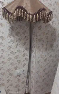 آباژور ایستاده