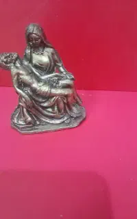 مجسمه حضرت مریم (سنگی)