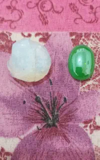 سنگ آسیاب و مهره های قدیمی