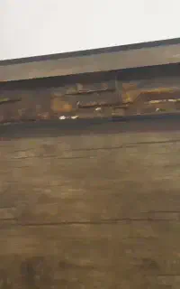 یک میز تلویزیون چهار کشوو جا برای وسایل تزیینی