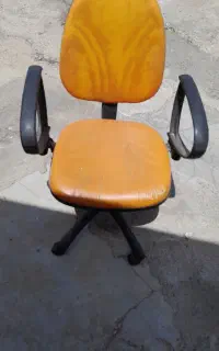 صندلی چرخشی و چرخ دار سالم ومحکم