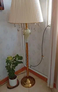 آباژور ایستاده نونو هست