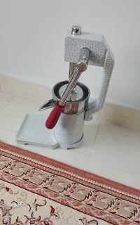 آب انار گیری کاملا سالم درحدنو