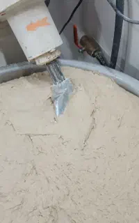 به تعدادی خانم جهت نون پختن