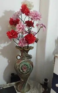 گلدون و گل مصنوعی