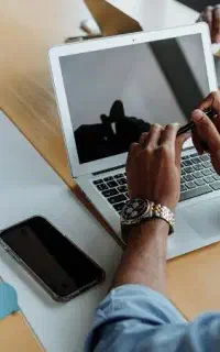 خدمات نرم‌افزاری تخصصی در محل