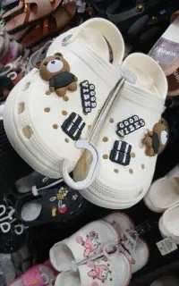 فروشندگی مغازه کفش و صندل فروشی