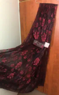 پرده تور زرشکی دو‌قواره سالم و‌تمیز