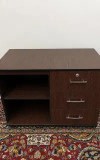 میز اداری به همراه فایل سه کشو، تمیز و سالم