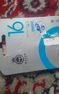 یک فلش ۱۶گیگ