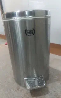 سطل زباله پدالی