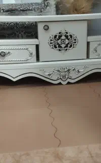 ساعت و زیرتلویزیونی