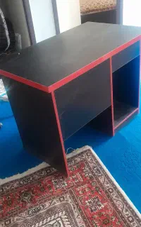 صندلی چرخدار و میز