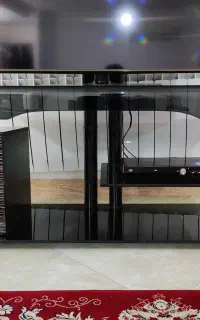 میز تلویزیون شیشه‌ای با کشو (فروش فوری)