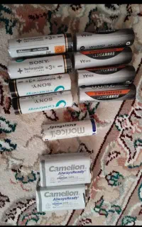 تعدادی باتری قابل شارژ