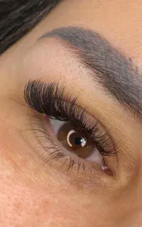 کاشت و اکستنشن مژه