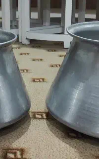 تعدادی ظروف روحی و مسی بزرگ