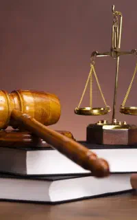 وکیل و مشاور حقوقی و کیفری