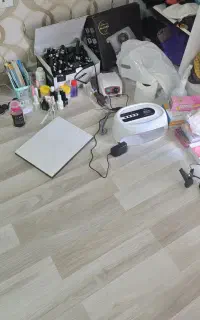 لوازم کاشت ناخن کاملا نو با گارانتی سالن نبردم
