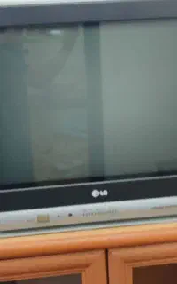 تلویزیون و میز