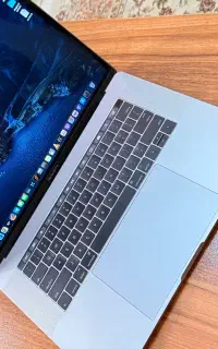 Macbook pro 2016 i7 16GB - 512ssd - 15inch