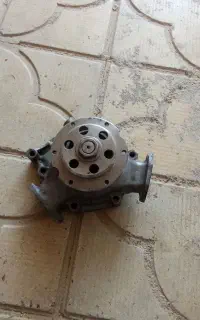 فروش یک واتر پمپ بنز