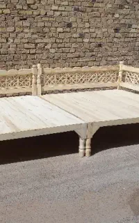 نقد و اقساط . تخت چوبی