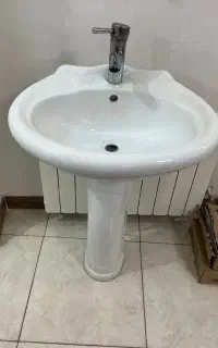 روشویی سرویس بهداشتی
