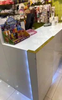فروشنده خانم