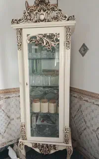 تعدادی لوازم خانه به فروش می‌رسدبه صورت سمساری