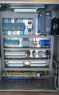 خدمات برق و اتوماسیون plc و hmi / برقکار صنعتی