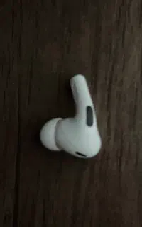 گوشی سمت راست airpods 2 pro