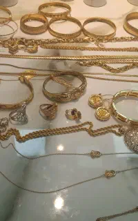 ۲۴۰ گرم طلا