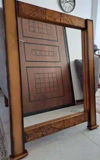 آینه با قاب چوبی
