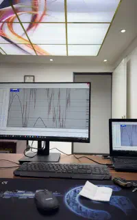 دستیار خانم، علاقه مند ترید
