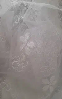 پرده گلدوزی سفید
